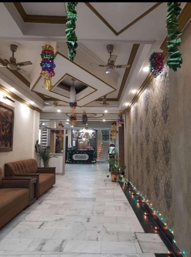 Hotel Raj Deluxe Haridwār Esterno foto