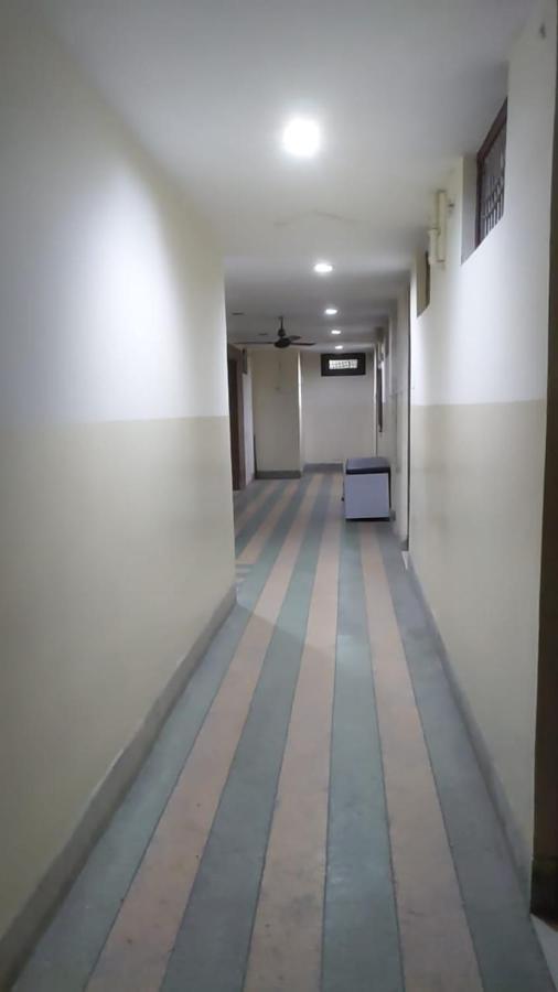 Hotel Raj Deluxe Haridwār Esterno foto